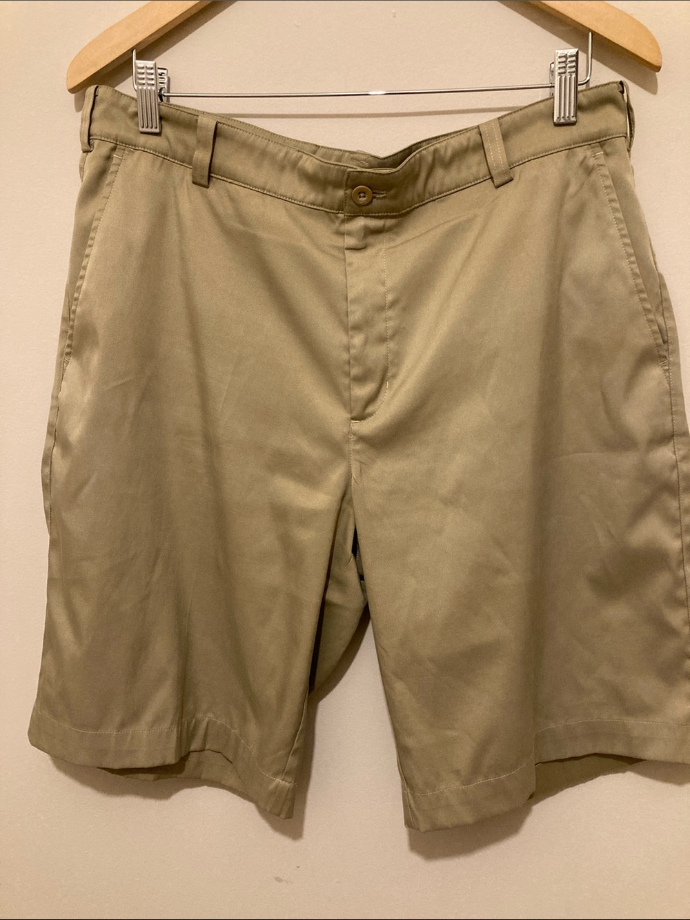 Nike Men's Khaki Flat-Front Shorts Sz 34